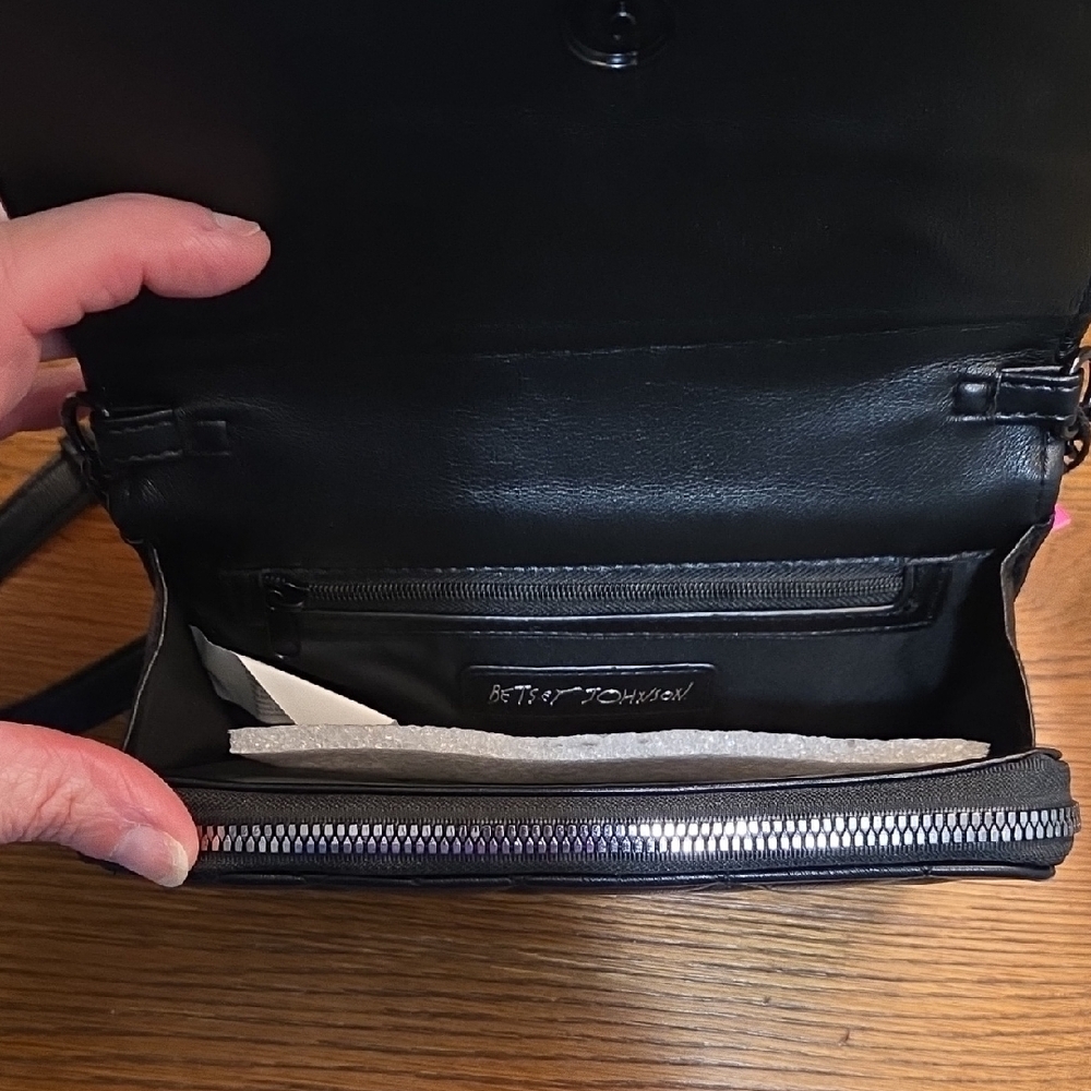 Black Quilted Crossbody Bag - Picture 7 of 9